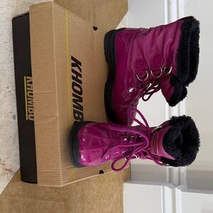 Khombu Fuchsia Snow Boots with Black Trim